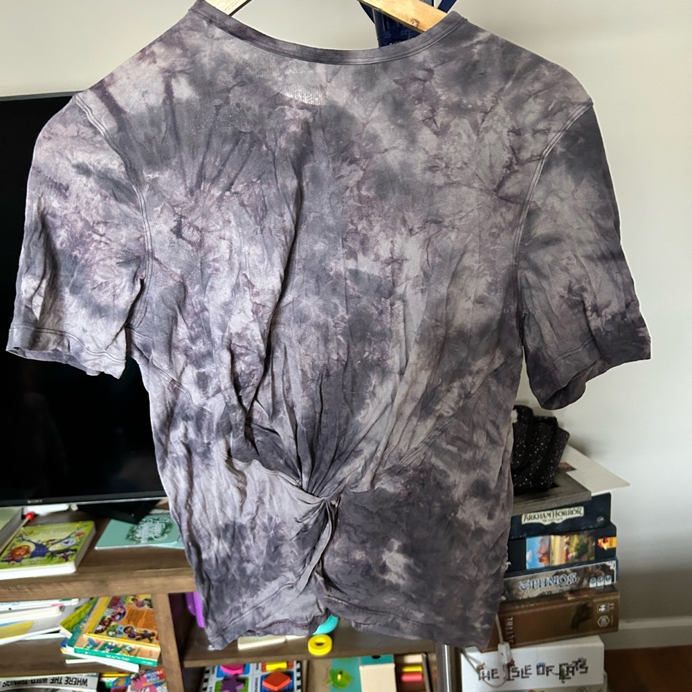 Lululemon Crescent Tee in Glacier Gray Moonwalk Diamond Dye Women's Top